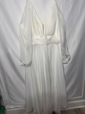 Elegant White V-Neck Long Sleeve Maxi Dress